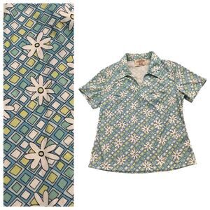 Vintage 1970s Style Flower Power Shirt Top Short Sleeves / Women’s Small –